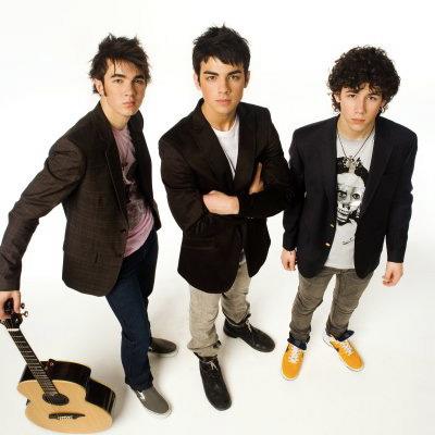 a2085jonas-brothers.jpg